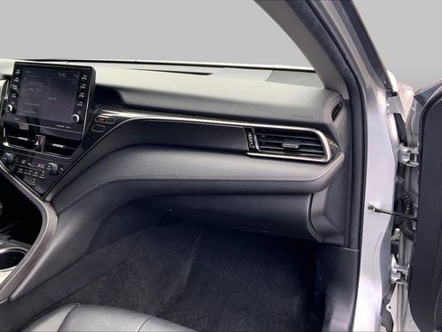 Used 2022 Toyota Camry XSE FWD image 18