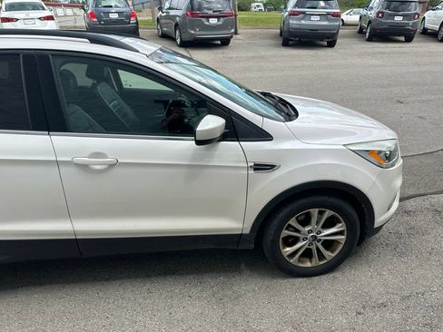 Used 2017 Ford Escape SE w/ SE Leather Comfort Package AWD/4WD image 5