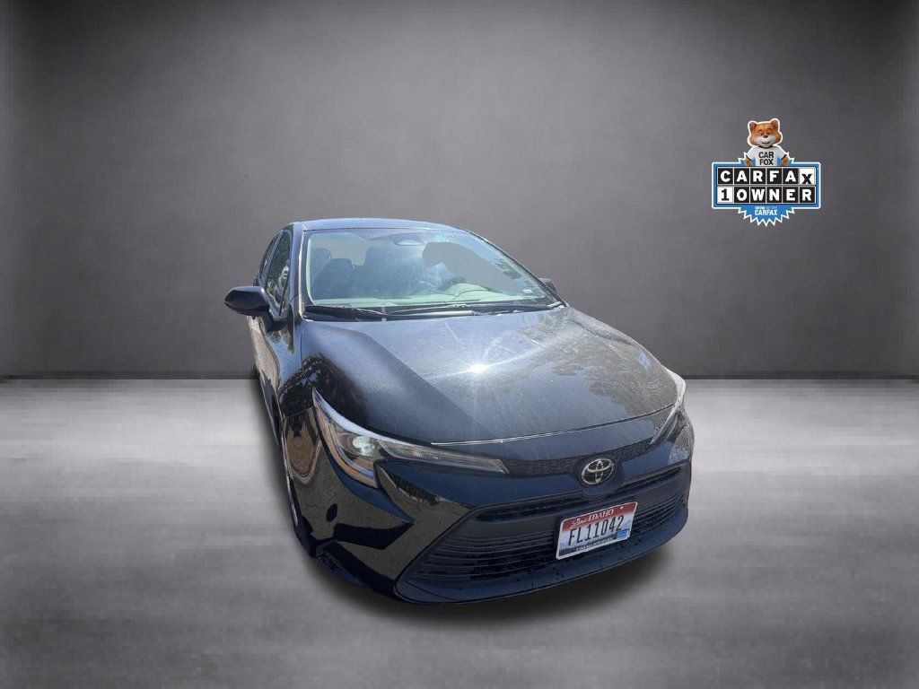 Used 2024 Toyota Corolla LE FWD image 2