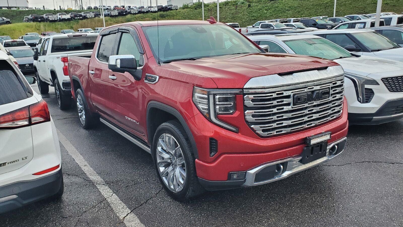 Used 2024 GMC Sierra 1500 Denali AWD/4WD image 2