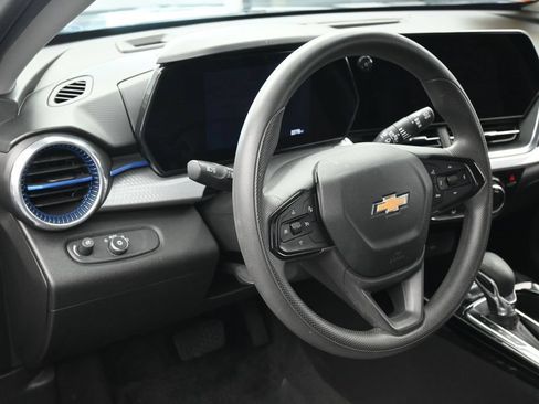 Used 2024 Chevrolet Trax LT FWD image 14