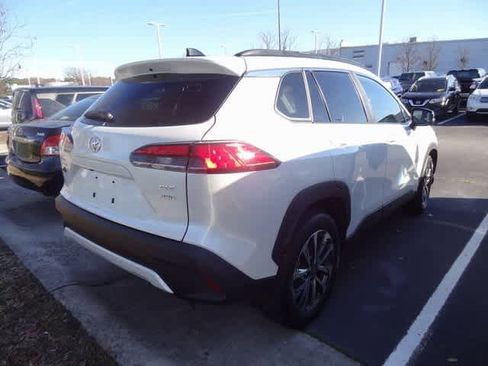 Used 2025 Toyota Corolla Cross XLE image 6
