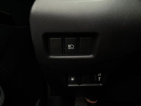 Used 2018 Toyota C-HR XLE FWD image 19