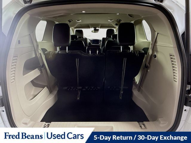 Used 2023 Chrysler Pacifica Touring-L FWD image 31