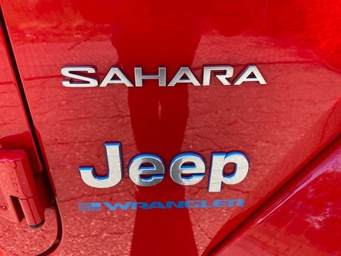 Used 2024 Jeep Wrangler Unlimited Sahara image 9