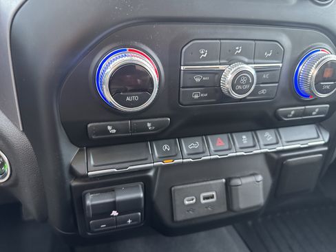 Used 2019 GMC Sierra 1500 SLE w/ SLE Value Package image 27