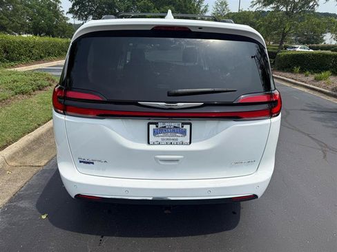 Used 2022 Chrysler Pacifica Limited FWD image 4