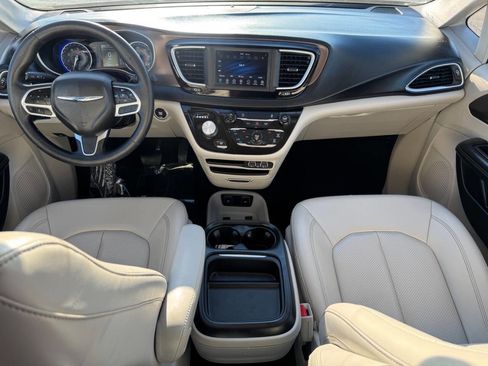 Used 2021 Chrysler Voyager Lxi image 8