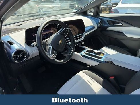 Used 2025 Chevrolet Equinox EV LT image 4