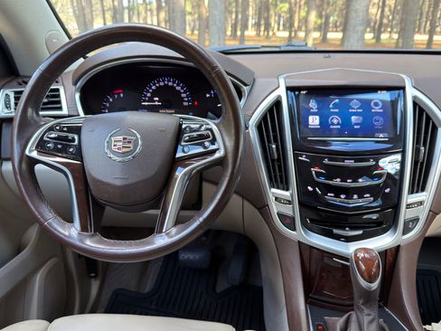 Used 2016 Cadillac SRX Luxury image 3