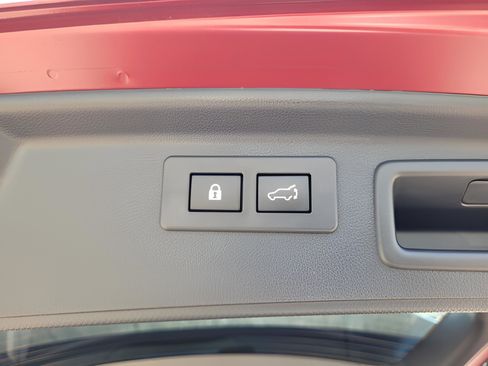 Used 2023 Subaru Forester Limited image 31