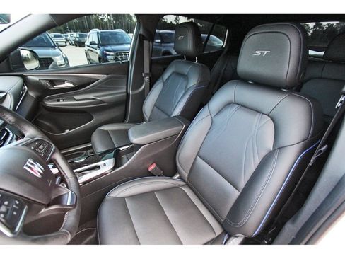 Used 2025 Buick Envista Sport Touring w/ Experience Buick Package FWD image 32