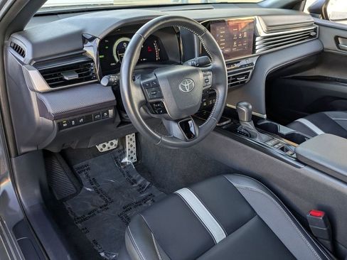 Used 2025 Toyota Camry SE image 14