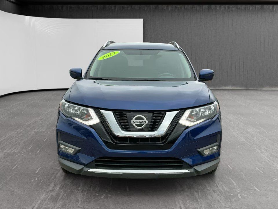 Used 2017 Nissan Rogue SV w/ SV Premium Package FWD image 2