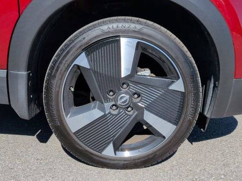 Used 2025 Nissan Kicks SR w/ SR Premium Package FWD image 9
