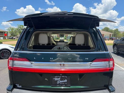 Used 2021 Lincoln Navigator Reserve w/ Luxury Package AWD/4WD image 9