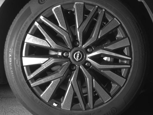 Used 2025 Nissan Altima 2.5 SV FWD image 13