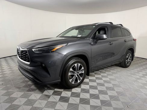 Used 2023 Toyota Highlander XLE FWD image 10
