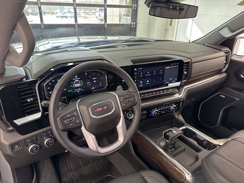 Used 2024 GMC Sierra 1500 Elevation w/ Elevation Premium Package image 18