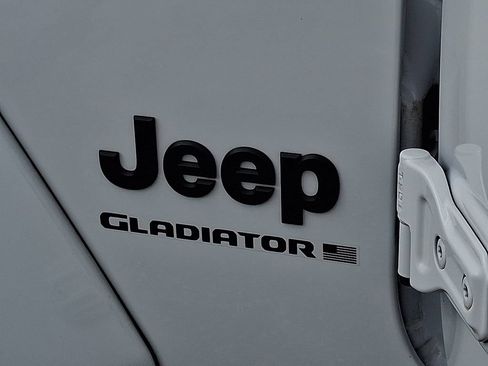 Used 2023 Jeep Gladiator Overland AWD/4WD image 31