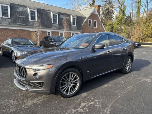Used 2019 Maserati Levante GranLusso image 1