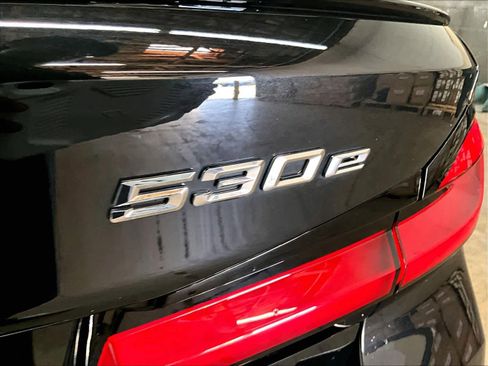 Used 2023 BMW 530e xDrive w/ Executive Package image 11