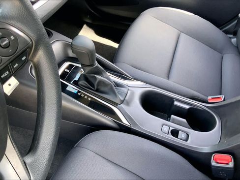 Used 2025 Toyota Corolla LE FWD image 16