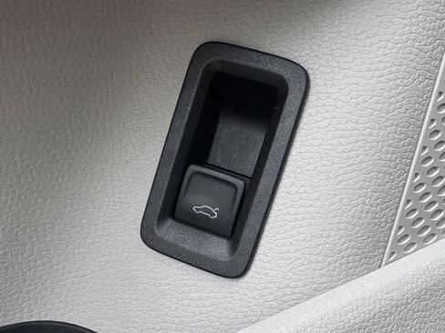 Used 2025 Volkswagen ID. Buzz Pro S Plus image 79