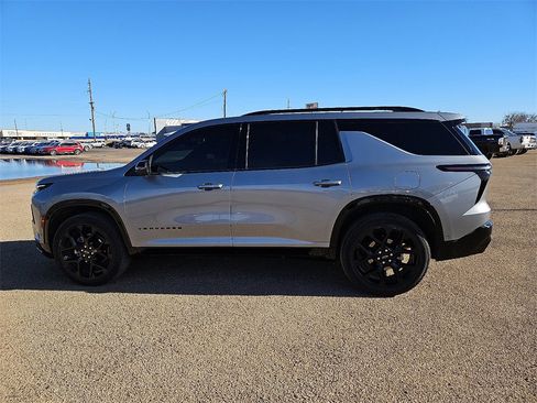 Used 2024 Chevrolet Traverse RS image 3