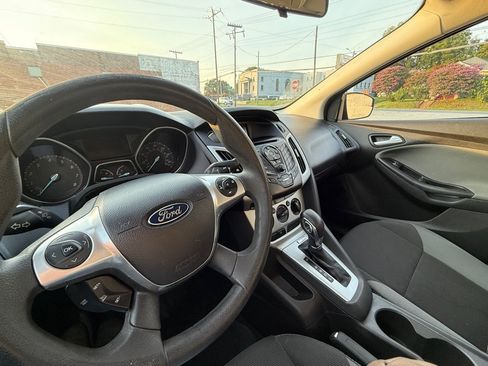 Used 2014 Ford Focus SE FWD image 16