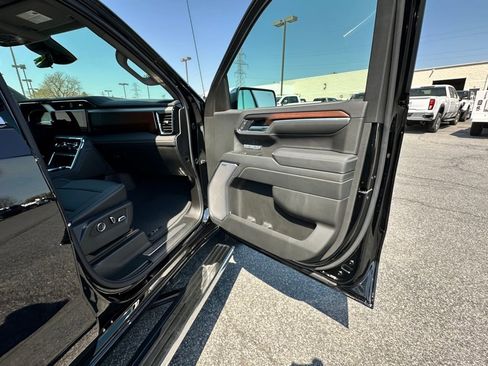Used 2025 GMC Sierra 1500 Denali w/ Denali Reserve Package AWD/4WD image 11