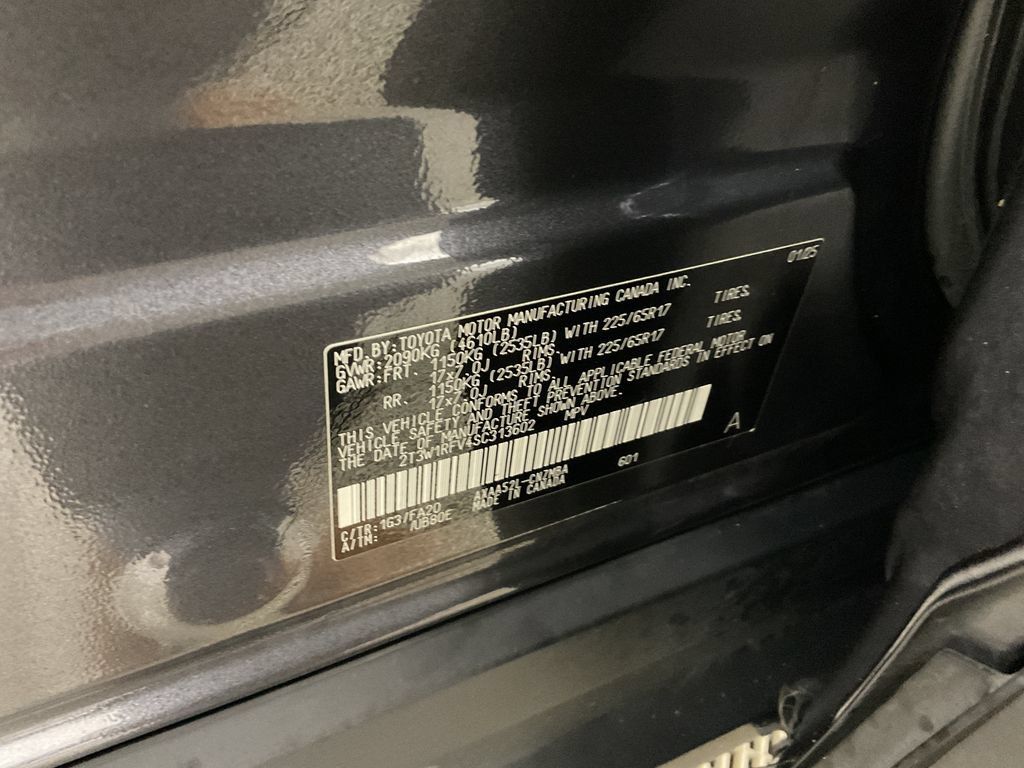 Used 2025 Toyota RAV4 XLE FWD image 32