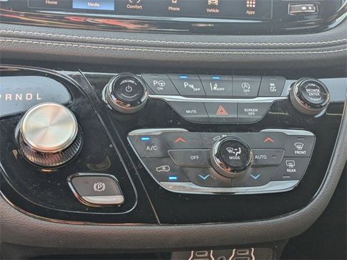 Used 2023 Chrysler Pacifica Touring-L w/ S Appearance Package image 20