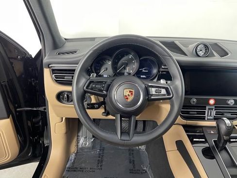 Used 2025 Porsche Macan image 39