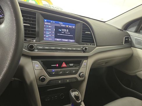 Used 2018 Hyundai Elantra SEL FWD image 21