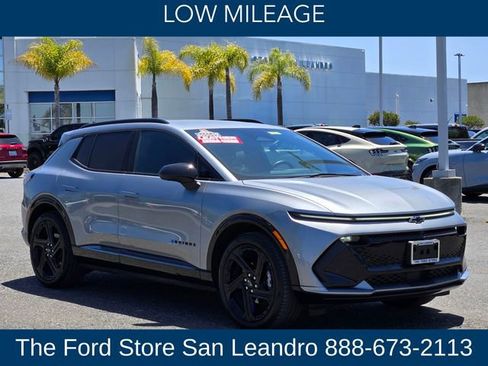 Used 2025 Chevrolet Equinox EV RS FWD image 3