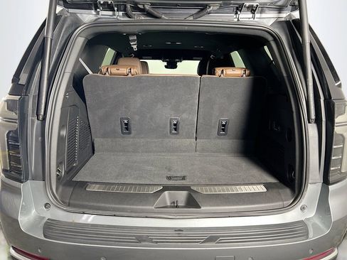 Used 2025 Chevrolet Tahoe High Country AWD/4WD image 26