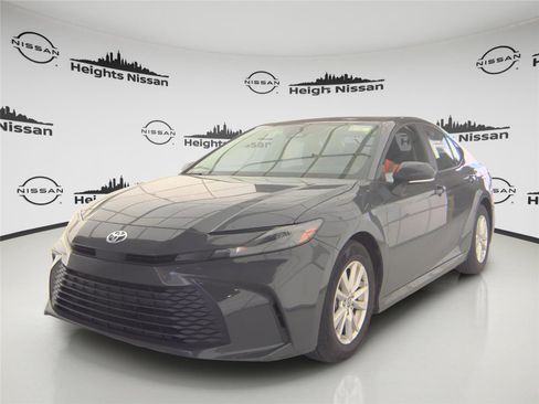 Used 2025 Toyota Camry LE w/ Convenience Package image 2