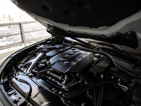 Certified 2025 BMW 760i xDrive w/ Executive Package image 38