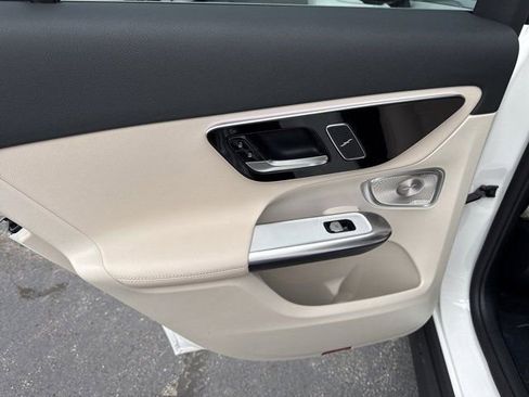 Used 2026 Mercedes-Benz GLC 300 4MATIC image 11