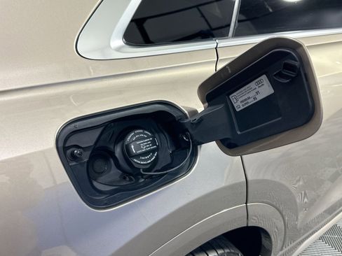 Used 2019 Audi Q8 Prestige image 45