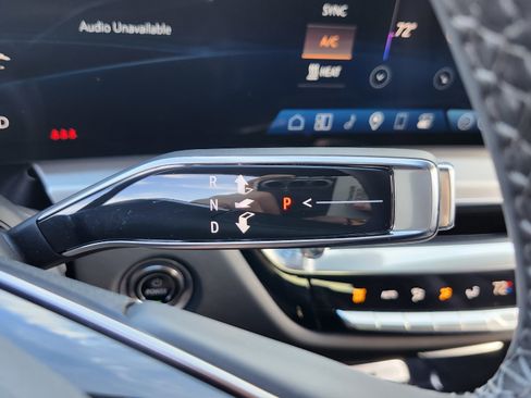 Used 2024 Cadillac Lyriq Luxury image 12