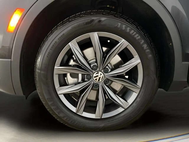 Used 2023 Volkswagen Tiguan SE w/ Panoramic Sunroof Package FWD image 93