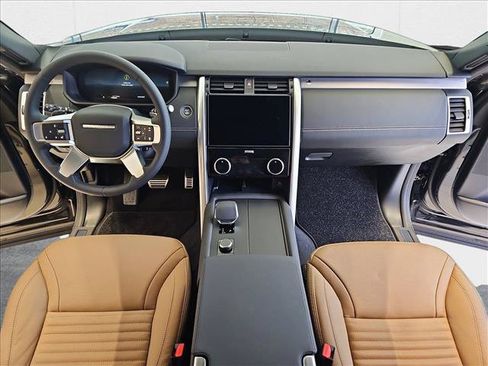 New 2025 Land Rover Discovery Dynamic SE AWD/4WD image 9