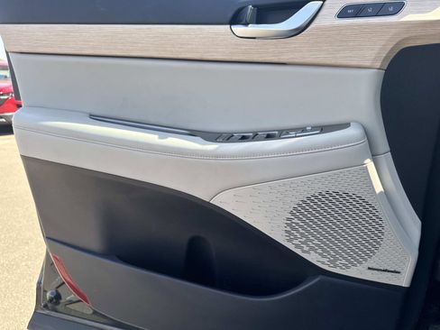 Used 2024 Hyundai Palisade Limited image 17