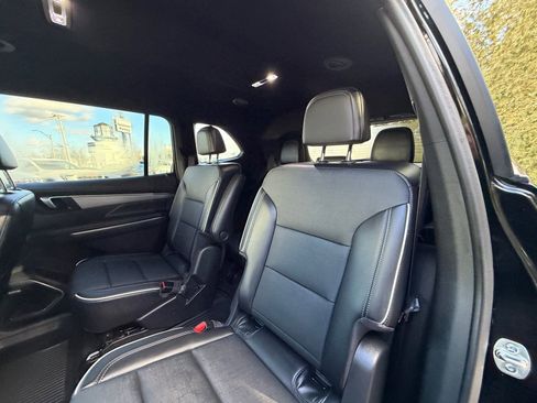 Used 2025 Buick Enclave Preferred w/ Power Package image 33