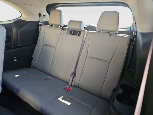 Used 2023 Toyota Highlander Platinum image 21