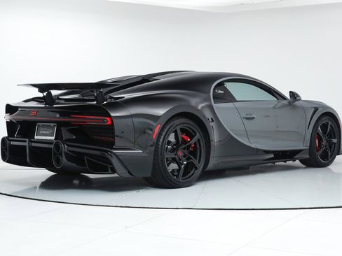 Used 2024 Bugatti Chiron Super Sport image 3