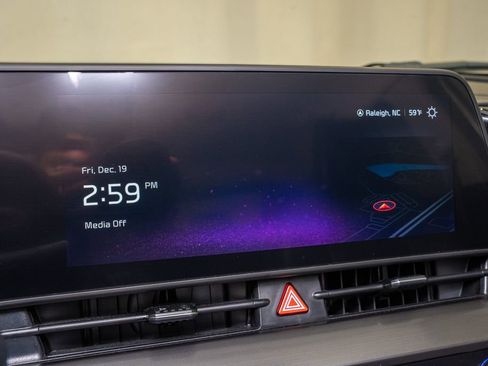 Used 2023 Kia Sportage EX image 11