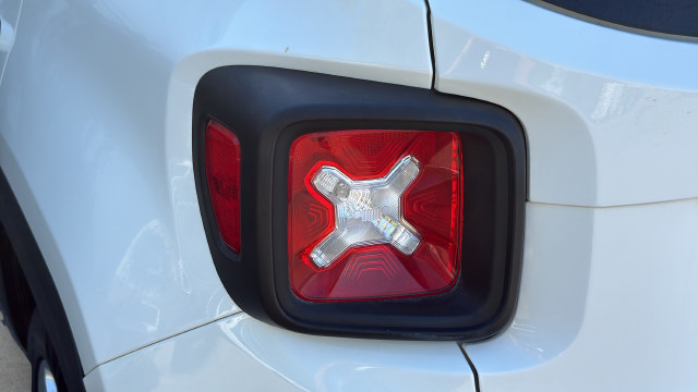 Used 2023 Jeep Renegade Latitude AWD/4WD image 31